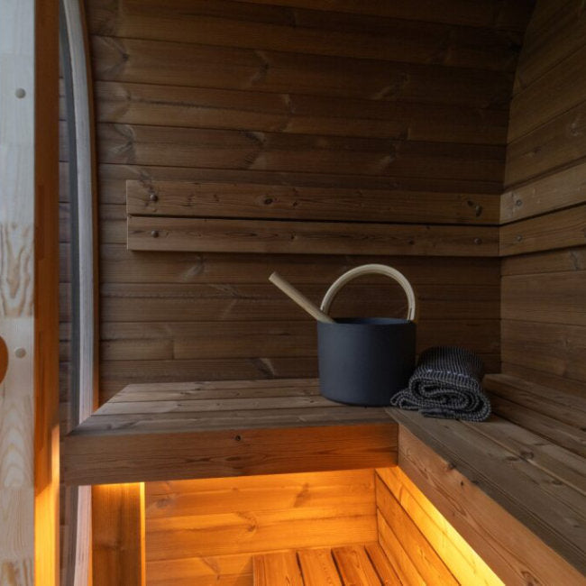 Dice Booth Buitensauna – Compact Design met Full Glass Front - Finesse Wellness BV